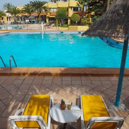 Walking To The Apartamento